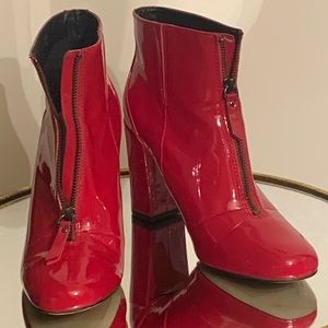 TAHARI red patent leather ankle boots!